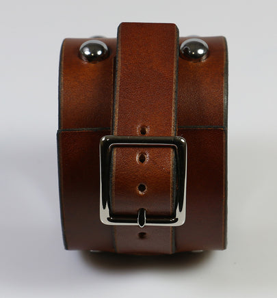 Buckle on leather cuff