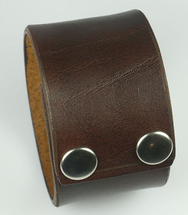 plain brown wristband with snaps, 1 5/8" wide