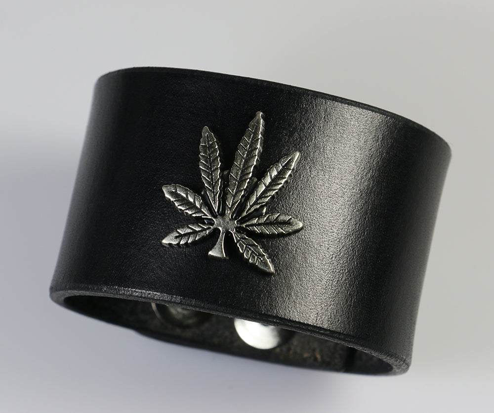 bazo1199 ブレスレット カンナビス cannabis leaf Cannabis Leaf Leather Wristband| Leatherpunk