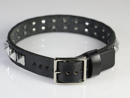 Adjustable leather armband